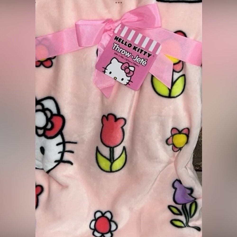 Hello Kitty Floral Blanket NWT - Picture 1 of 5